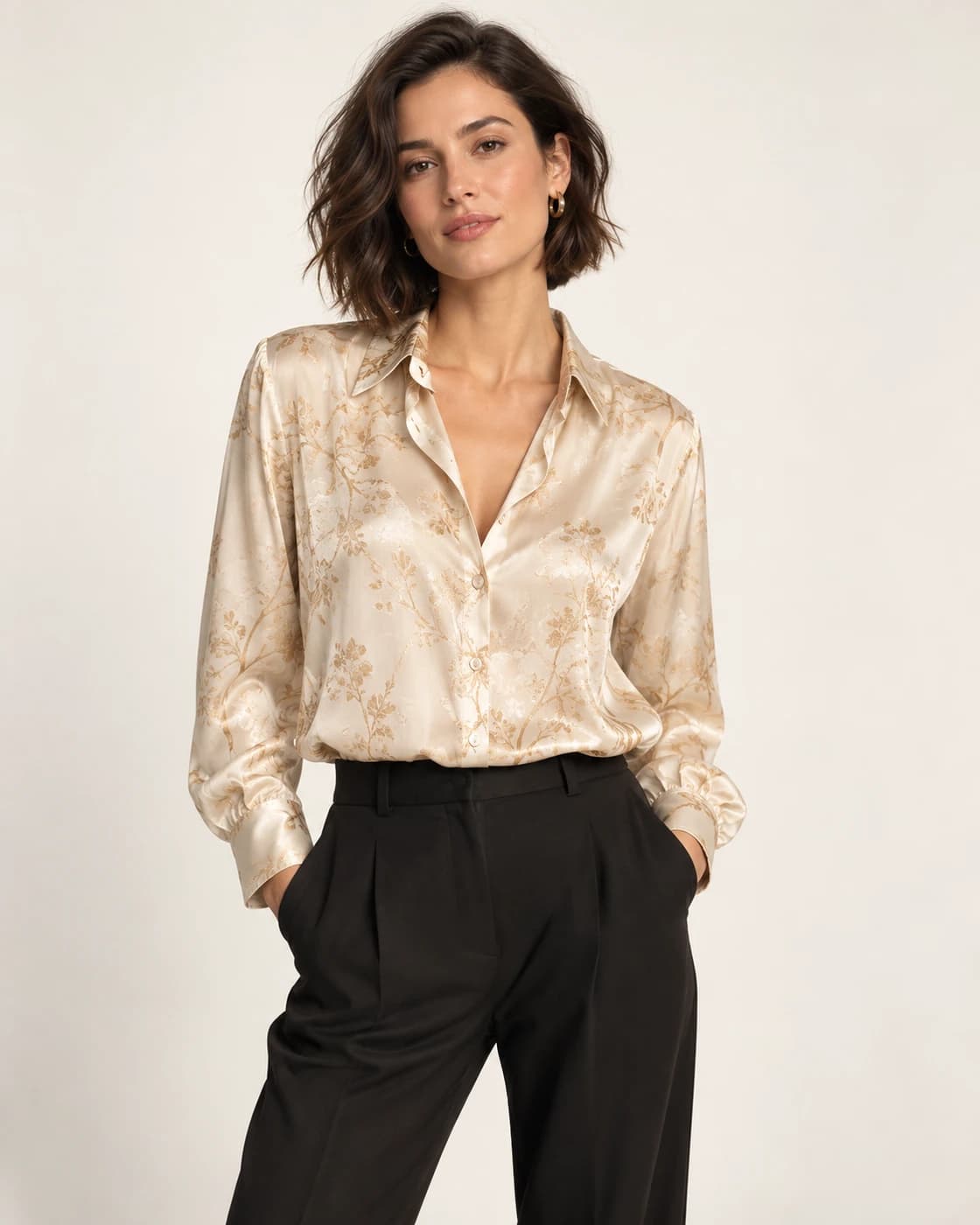 Blusa satín con brillo sutil · vista frontal